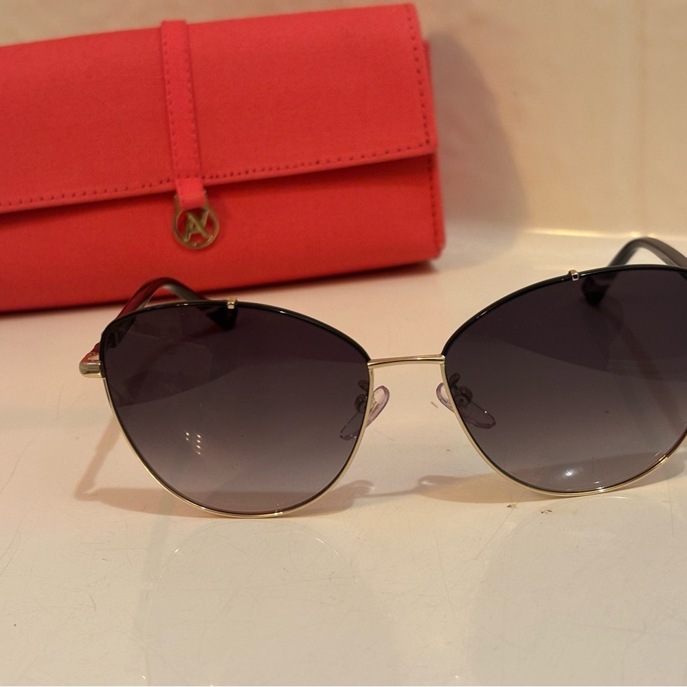 Elegant Gold and Black Sunglasses